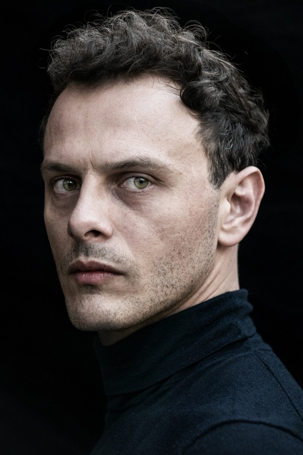 Tomasz Nosiński backdrop