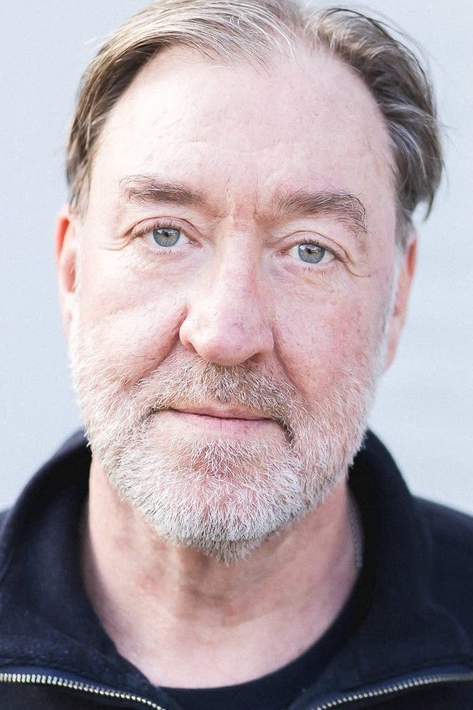 Kristofër Donahju backdrop