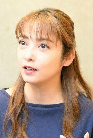 Emiri Nakayama backdrop