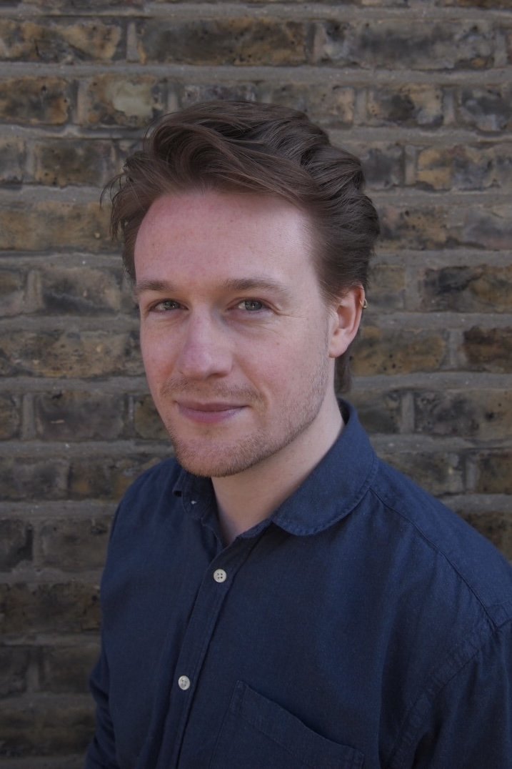 Douglas Cox: Duglës Koks backdrop