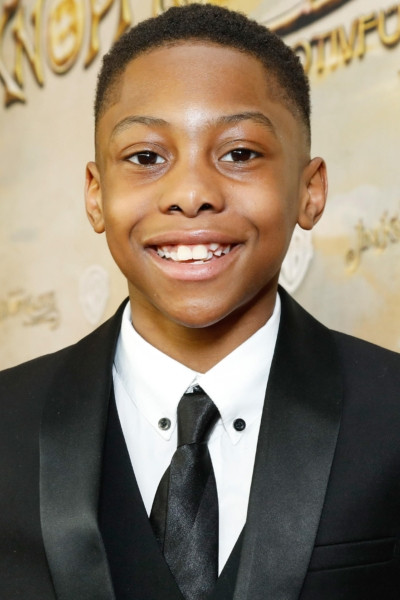 Solomon Gordon backdrop