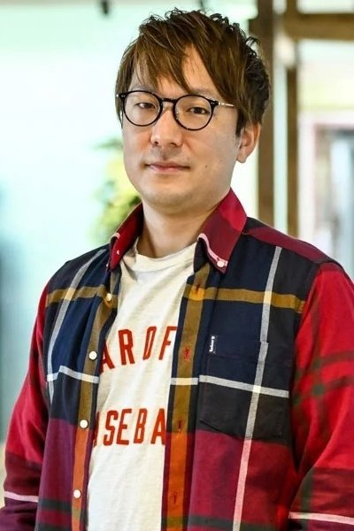 Junichiro Tanaka backdrop