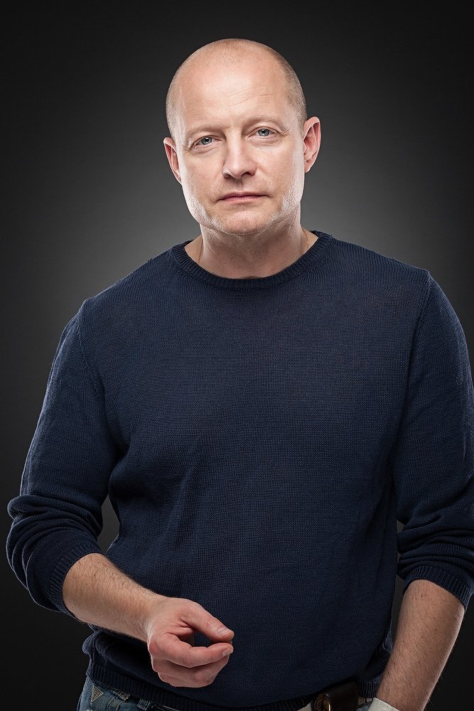 Ģirts Ķesteris backdrop