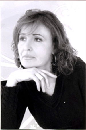 Amina Loukil backdrop