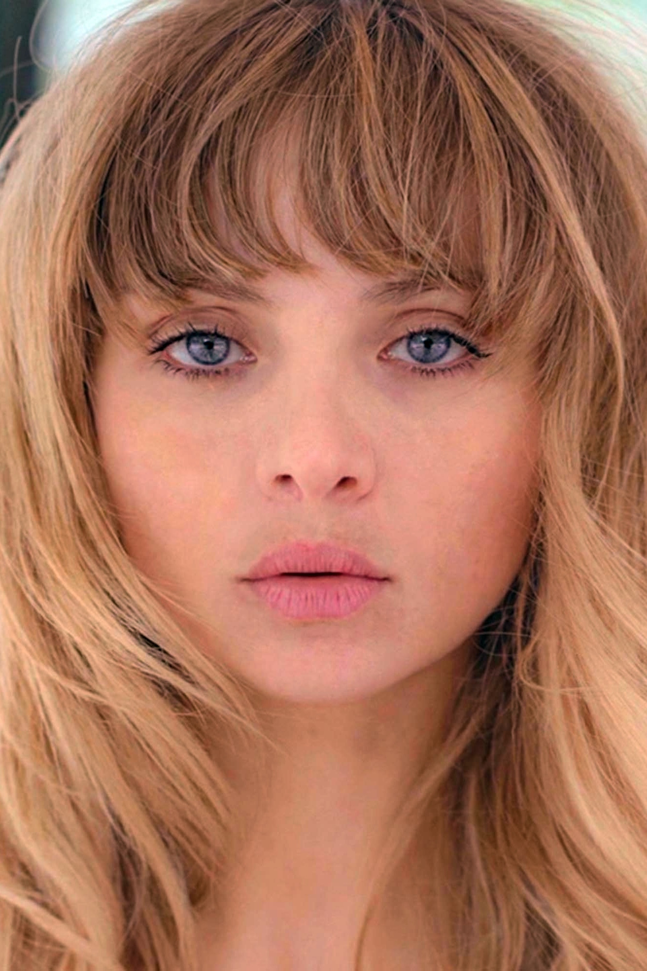 Amandine Noworyta backdrop