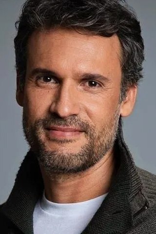 Yadier Fernández backdrop