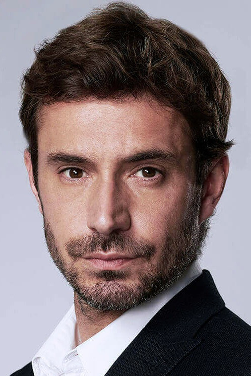 Oliver Farnworth backdrop