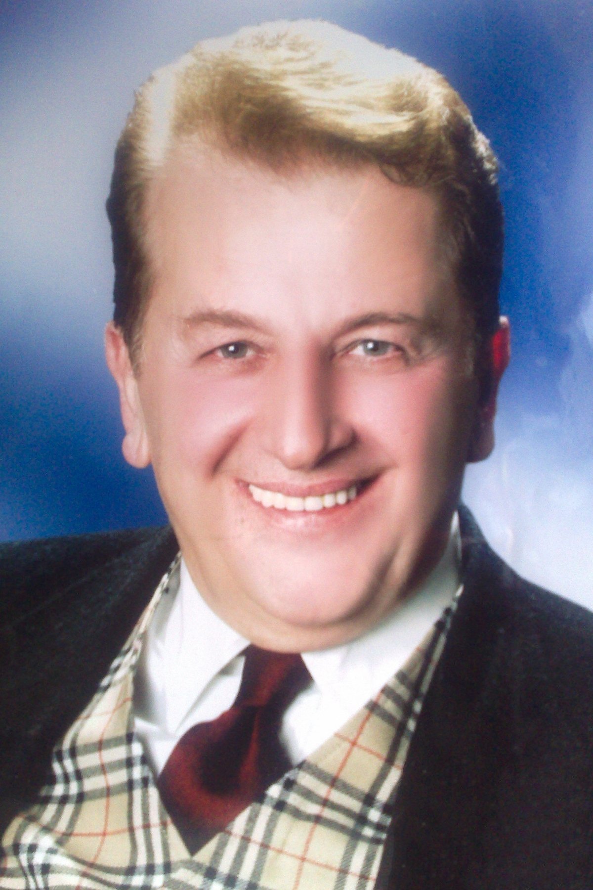 Atilla Arcan backdrop