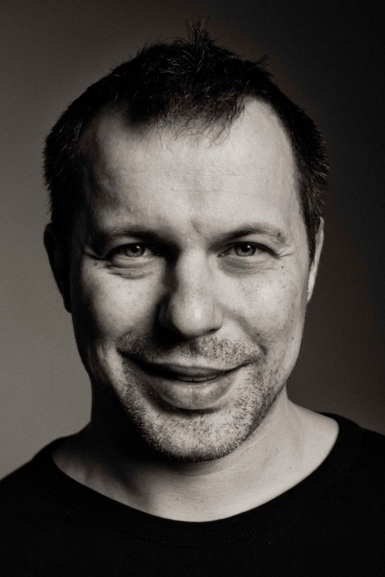 Igor Vdovin backdrop