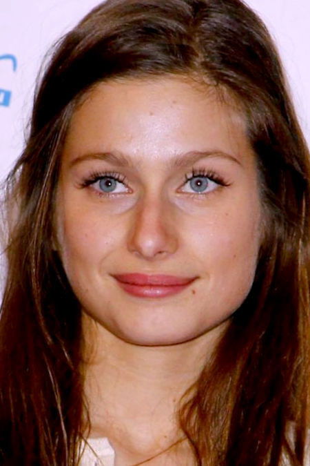 Nina Ambard backdrop