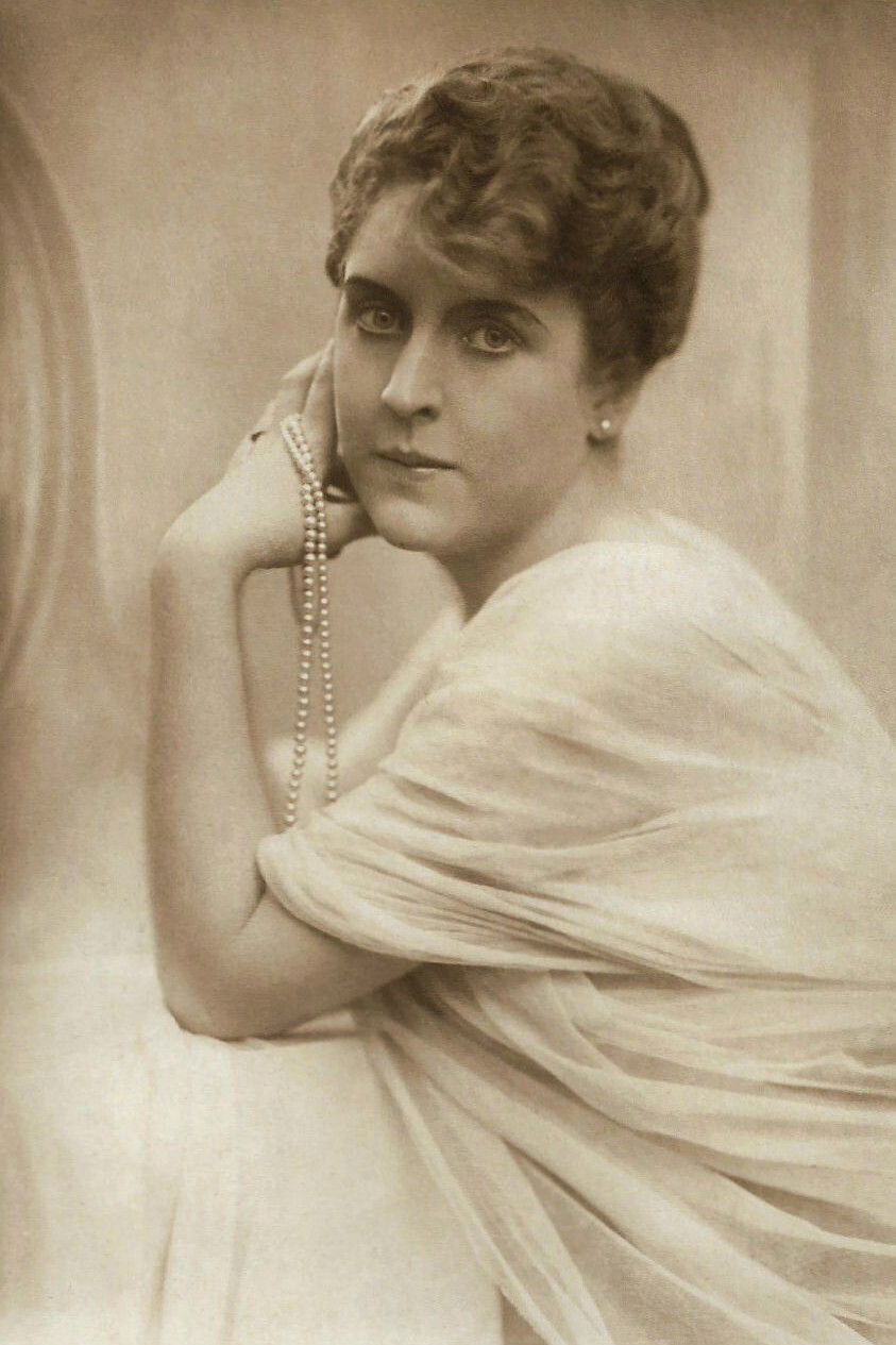 Magda Madeleine backdrop