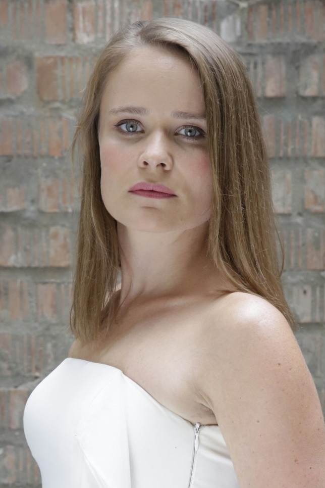 Eszter Csépai backdrop