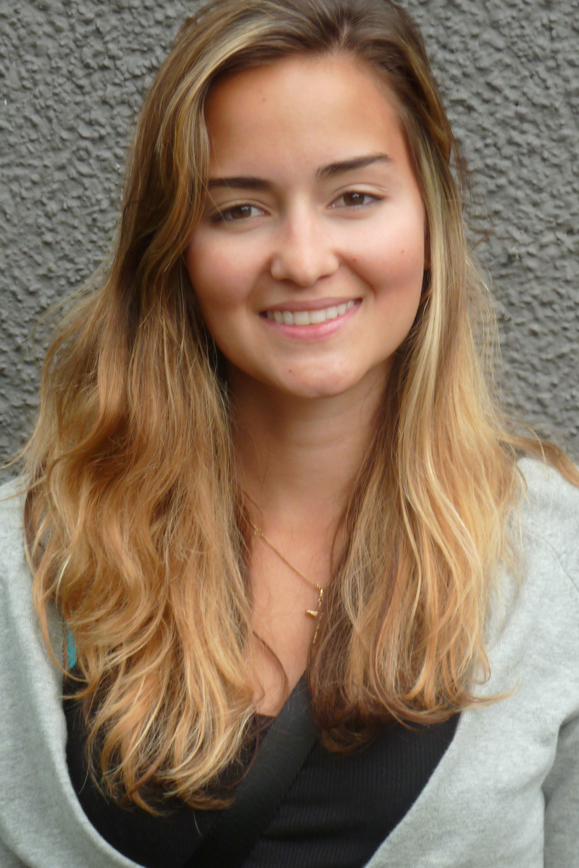 Dayana Hernandez backdrop