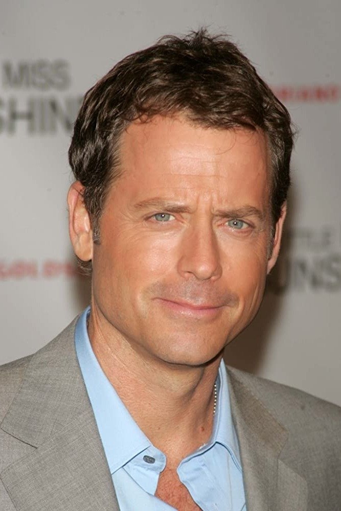 Greg Kinnear backdrop