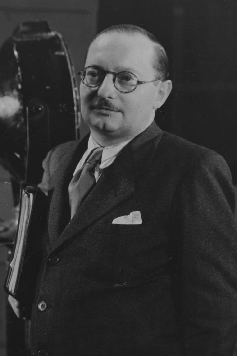 Luis Moglia Barth backdrop