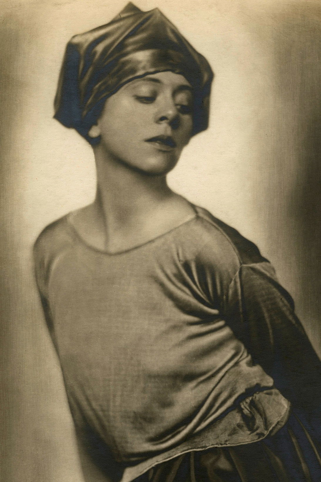 Lucy Kieselhausen backdrop