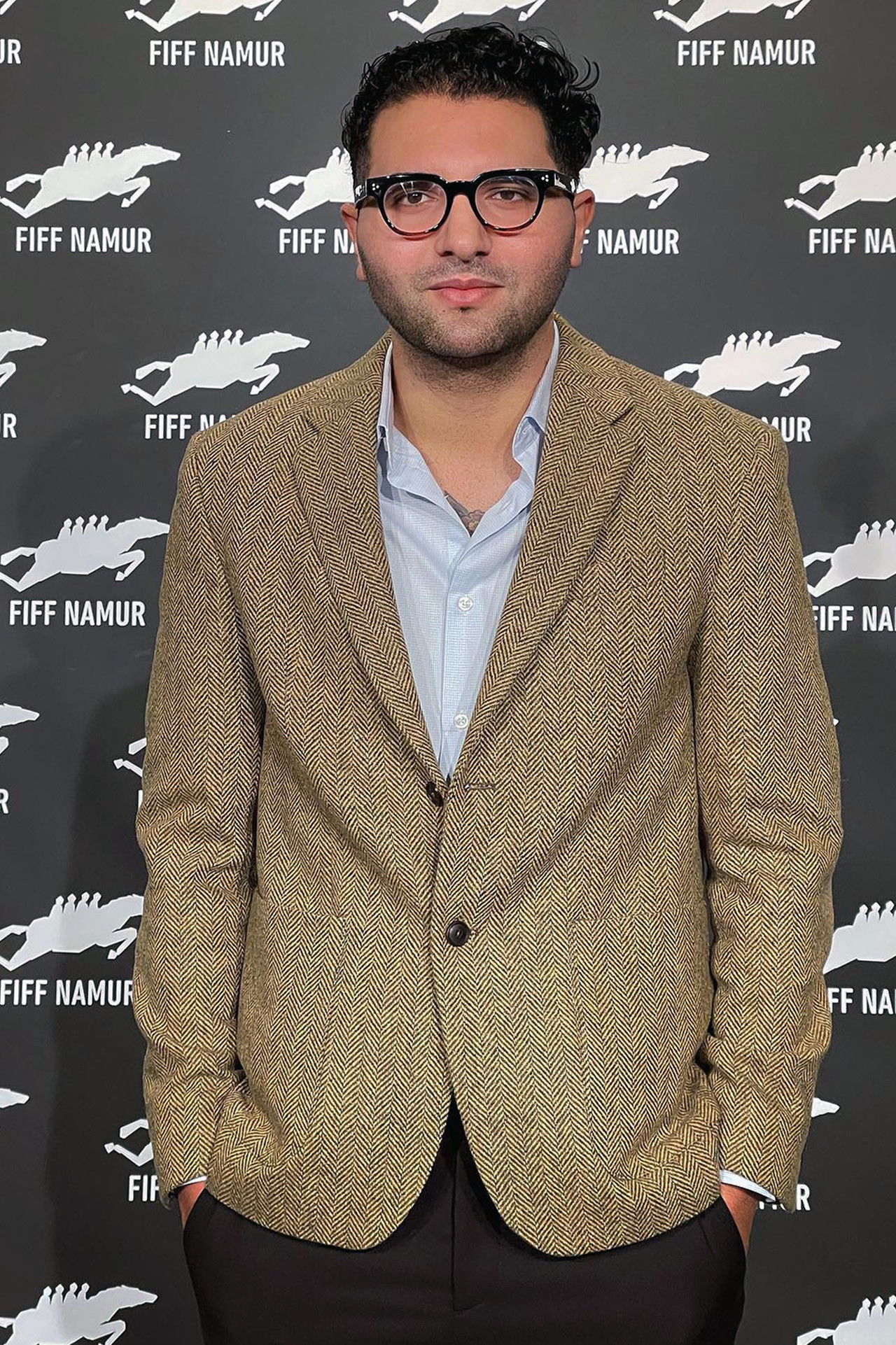 Mehdi Hmili backdrop