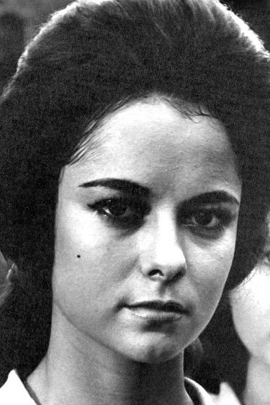 Maggie de la Riva backdrop