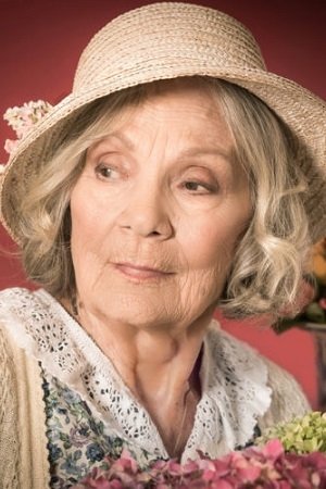 Ersi Malikenzou backdrop