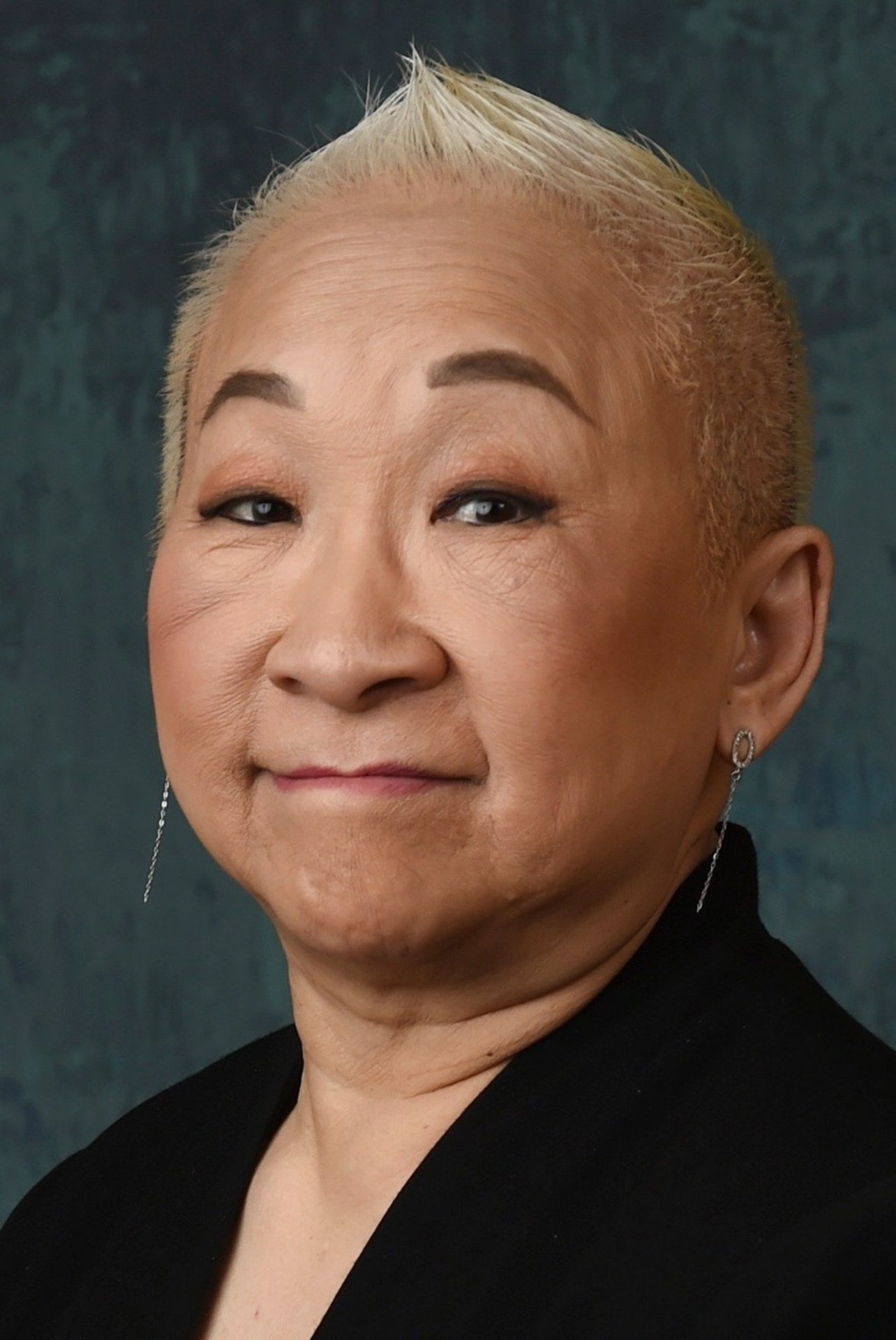 Lori Tan Chinn → Lori Tan Kin backdrop