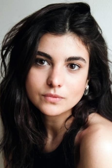 Léa Léviant backdrop