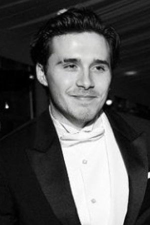 Brooklyn Peltz Beckham backdrop