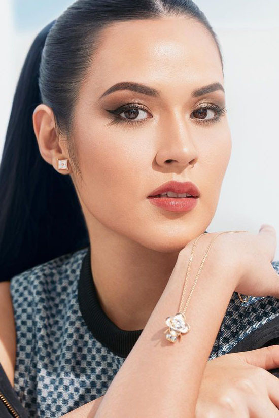 Raisa Andriana backdrop