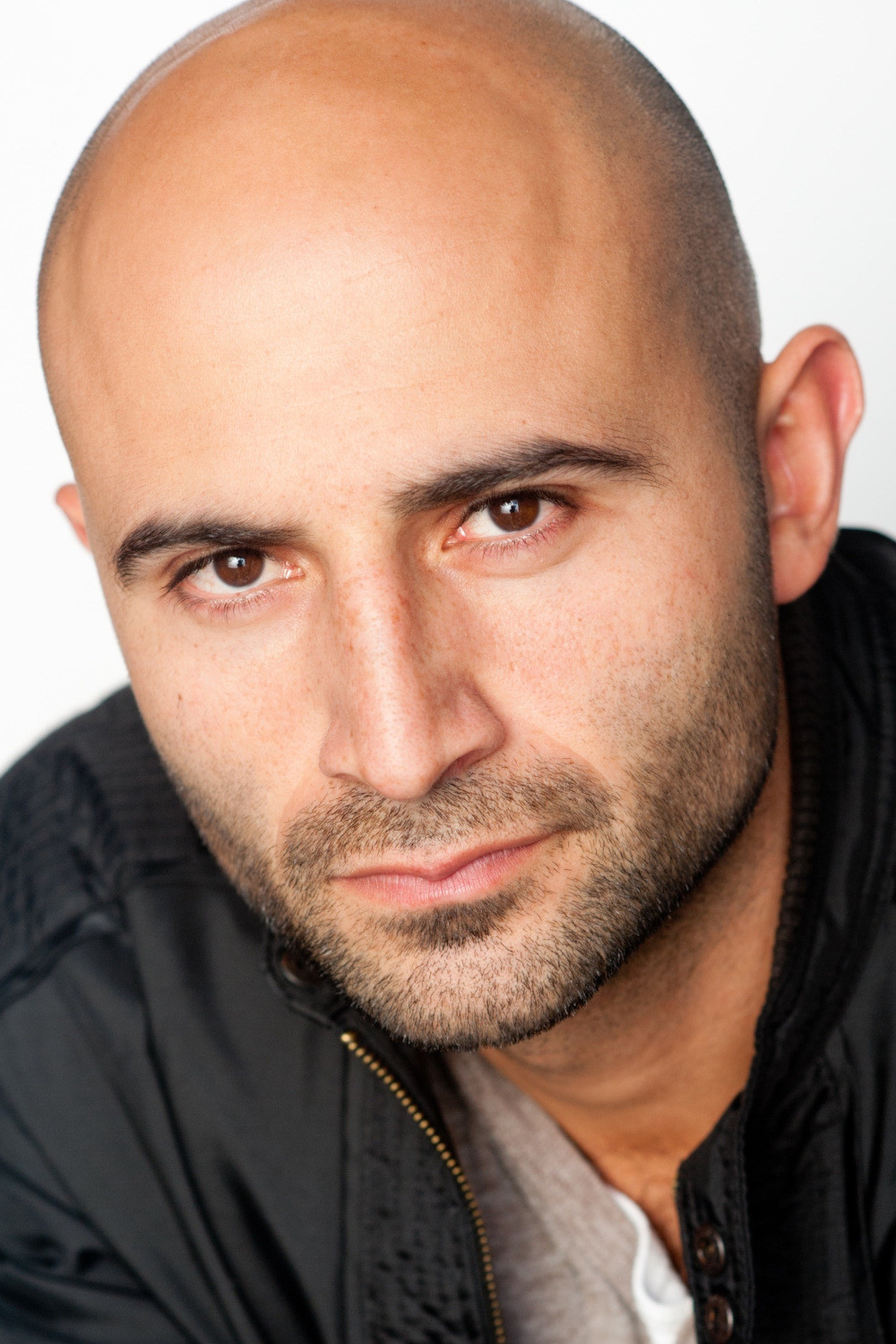 Mo Darwiche backdrop