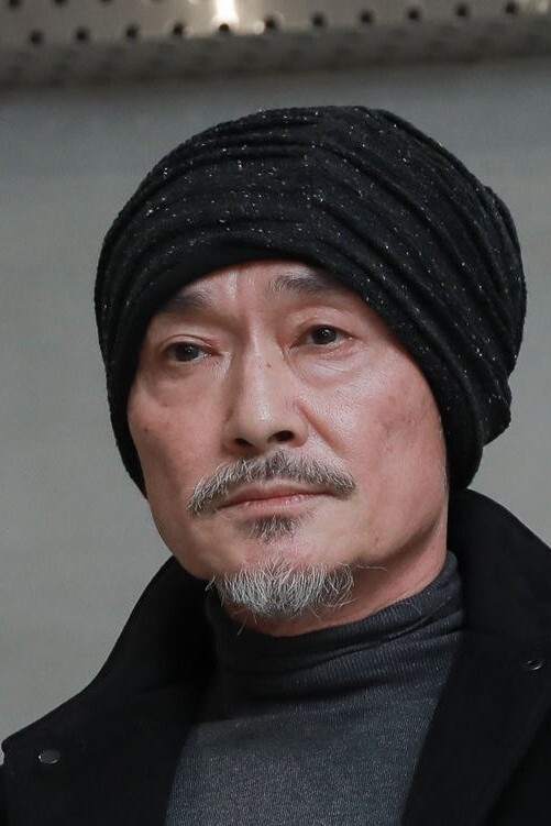 Lin Ju: Lin Džu backdrop