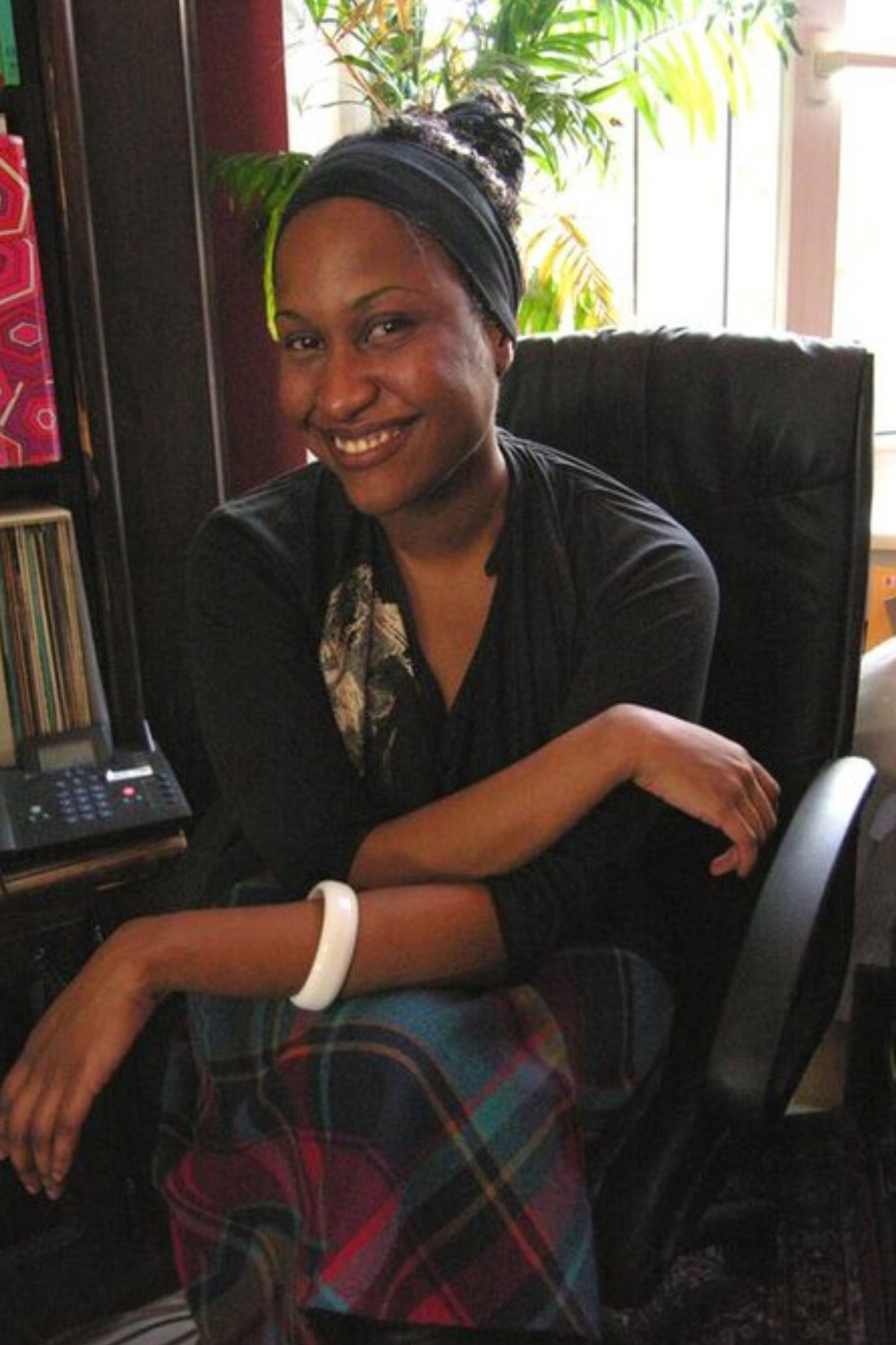 Sabrina Fidalgo backdrop