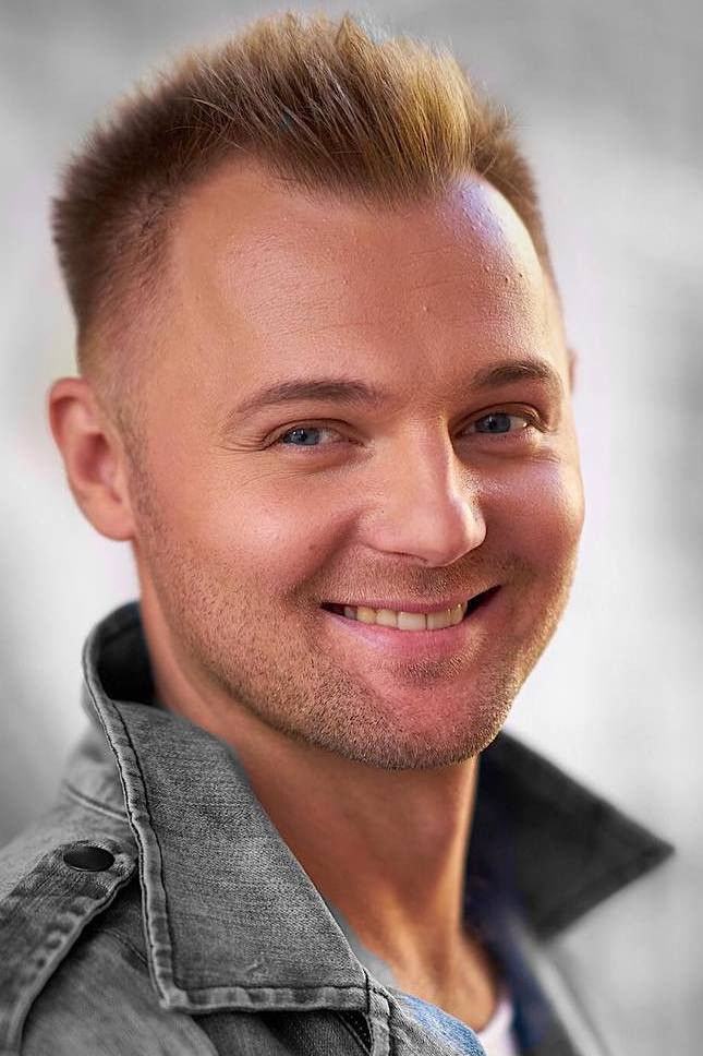 Yevhen Kaporin backdrop