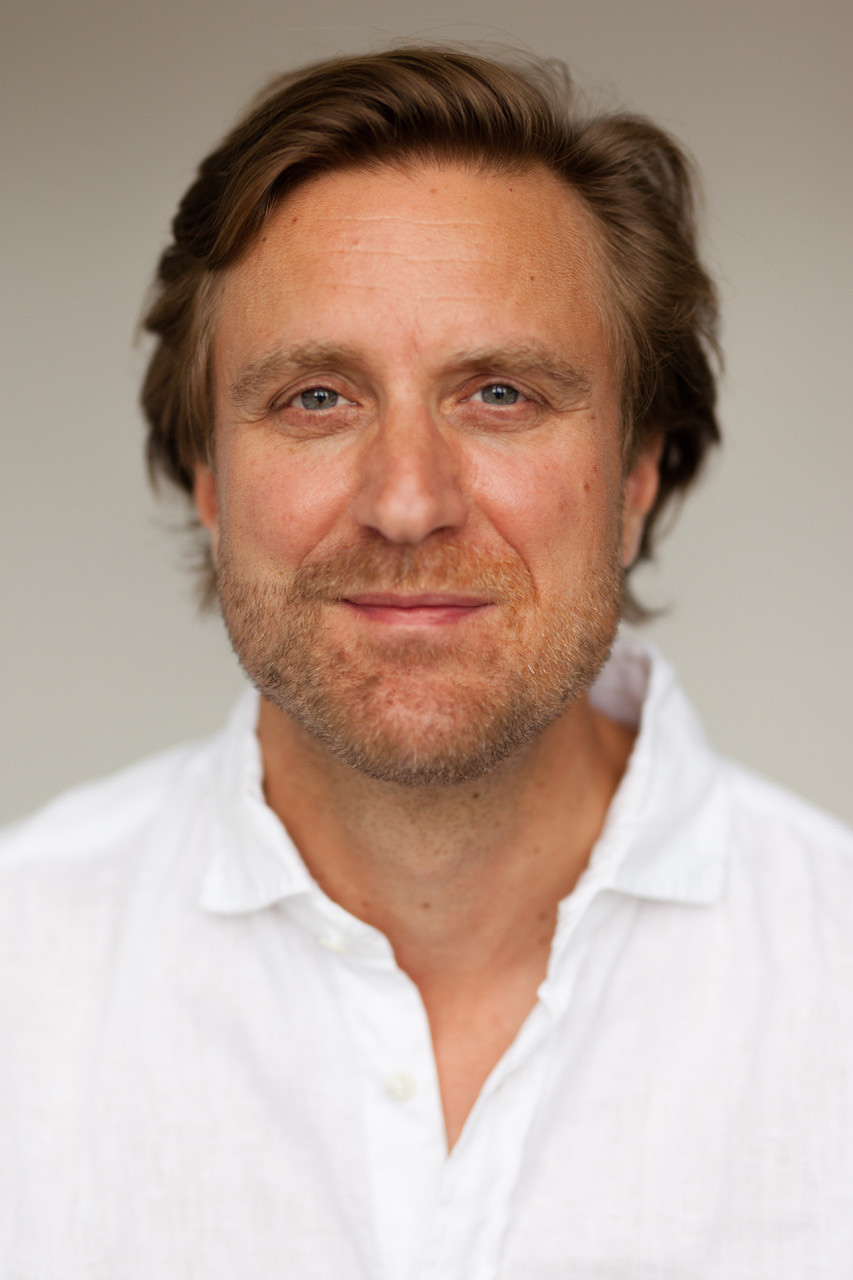 Carl Gierstorfer backdrop