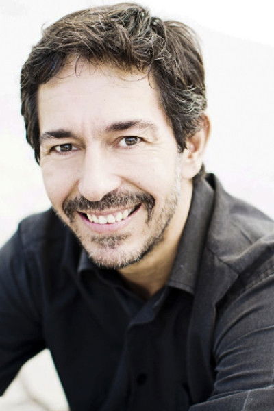 Jemi Paretas backdrop