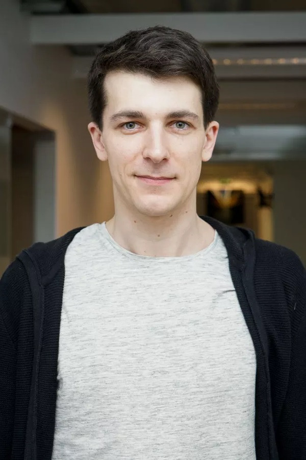 Simonas Storpirštis backdrop