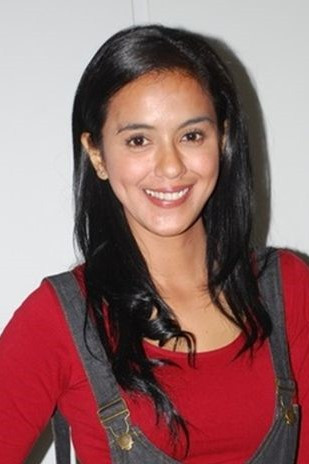 Varissa Camelia backdrop