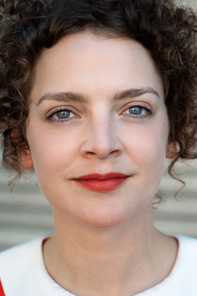 Karoline Bär backdrop