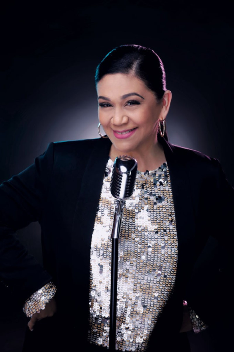 Maridalia Hernández backdrop