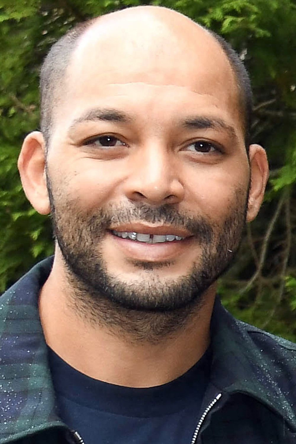 Toufik Ayadi backdrop