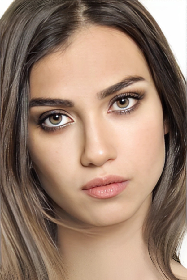 Aleyna Solaker backdrop