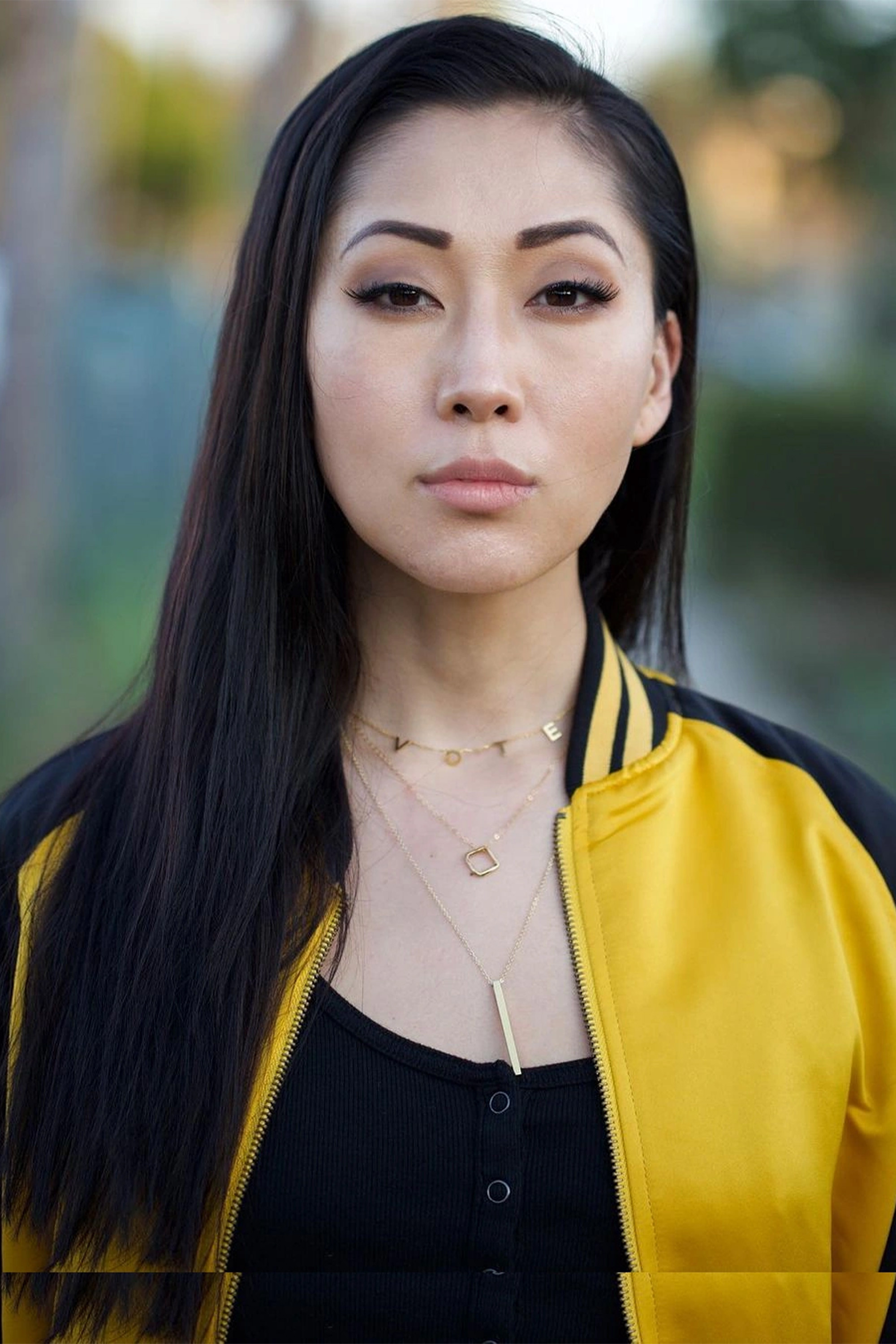 Mari Takahashi backdrop