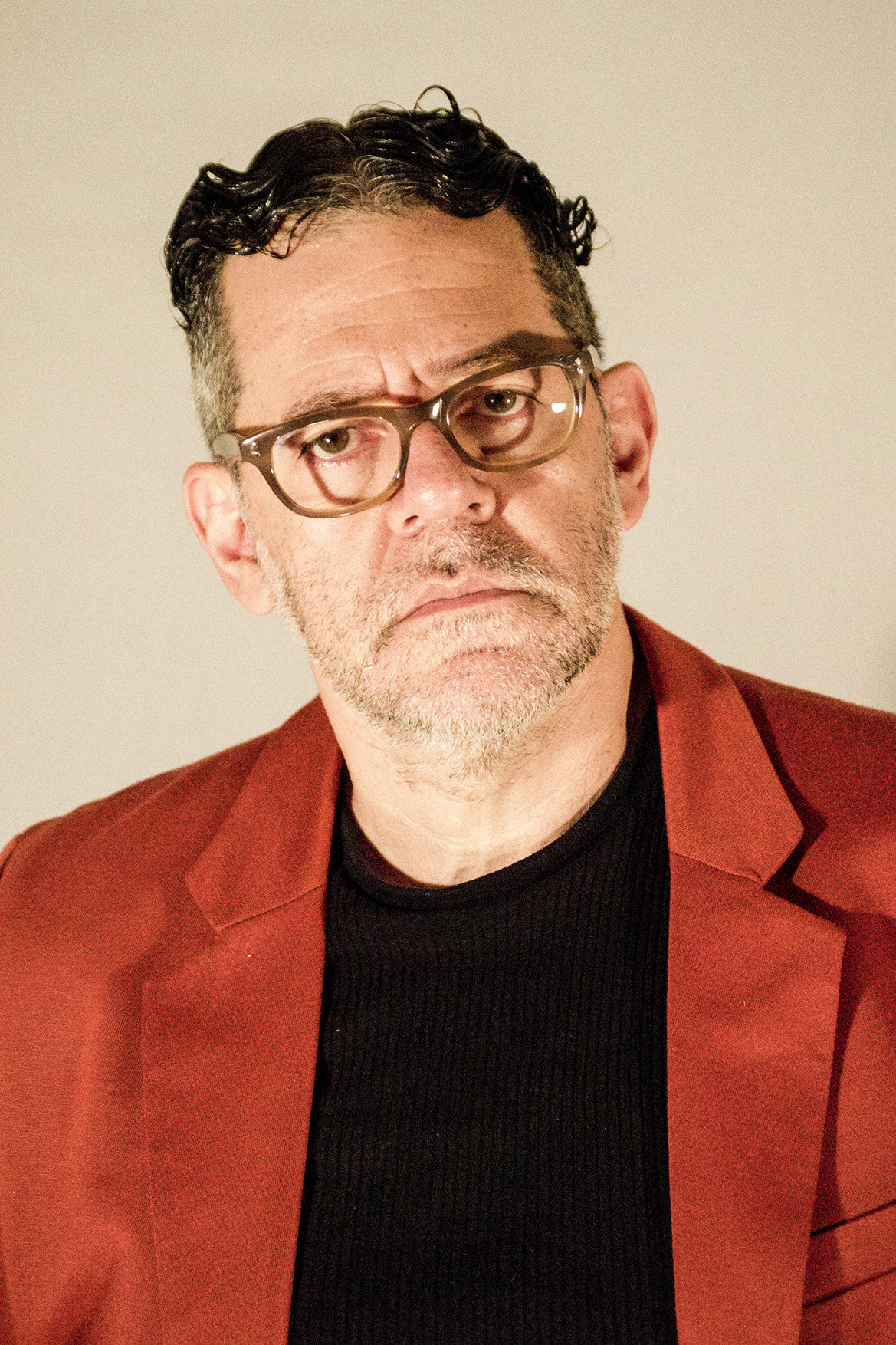 Miguel Issa backdrop