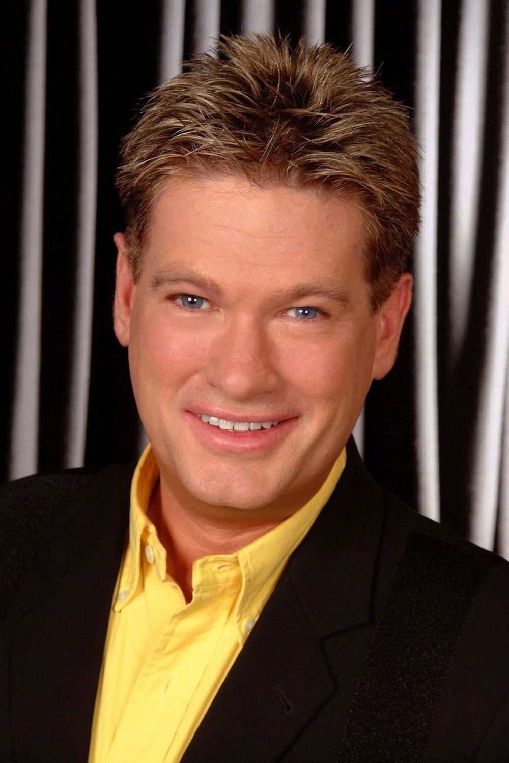 Simon Gallaher backdrop