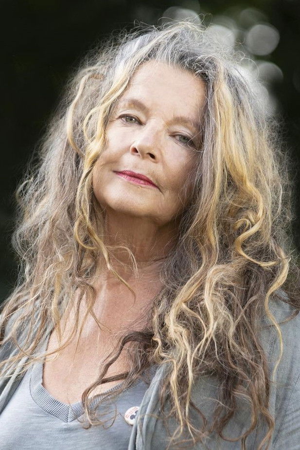 Eve Libertine backdrop