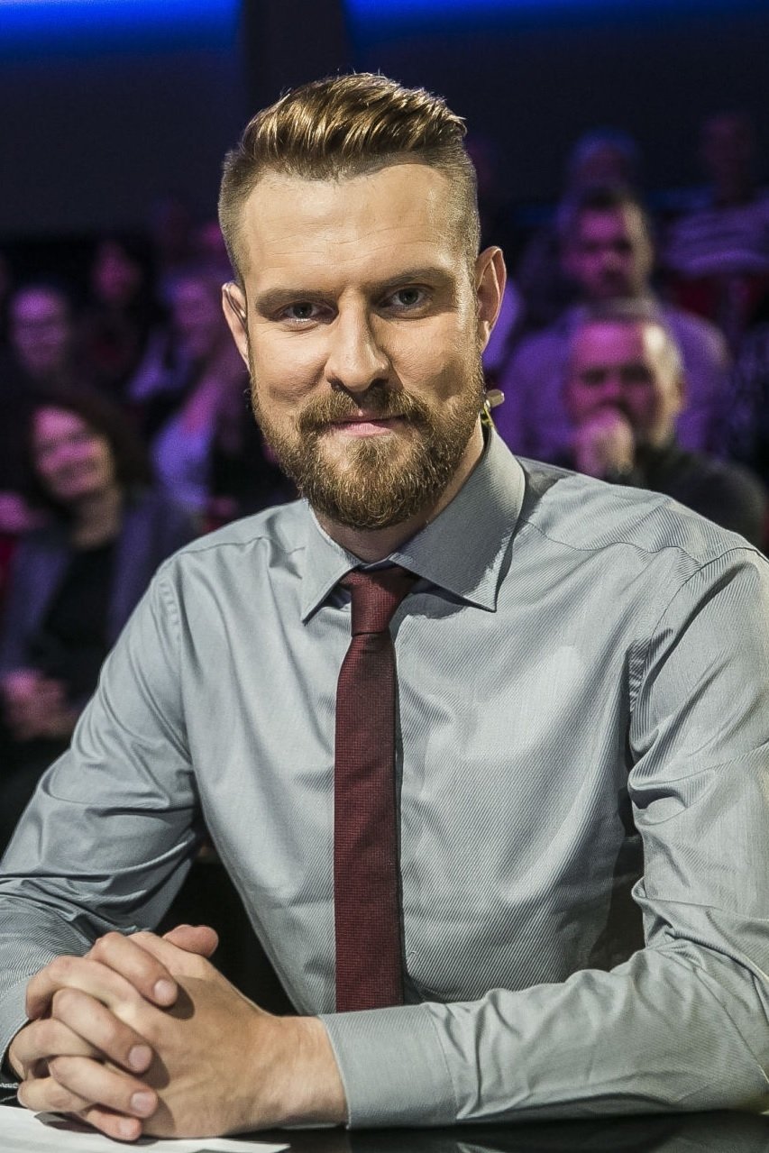 Mantas Stonkus backdrop