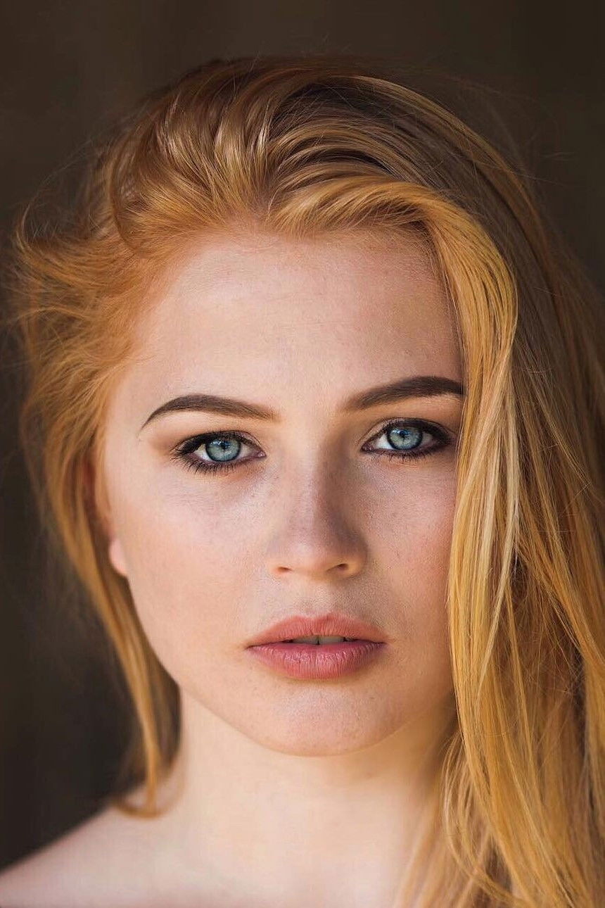 Georgia Annable backdrop