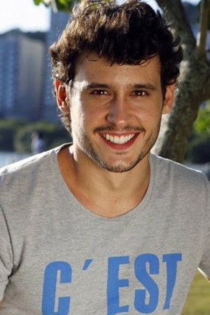 Guilherme Dellorto backdrop