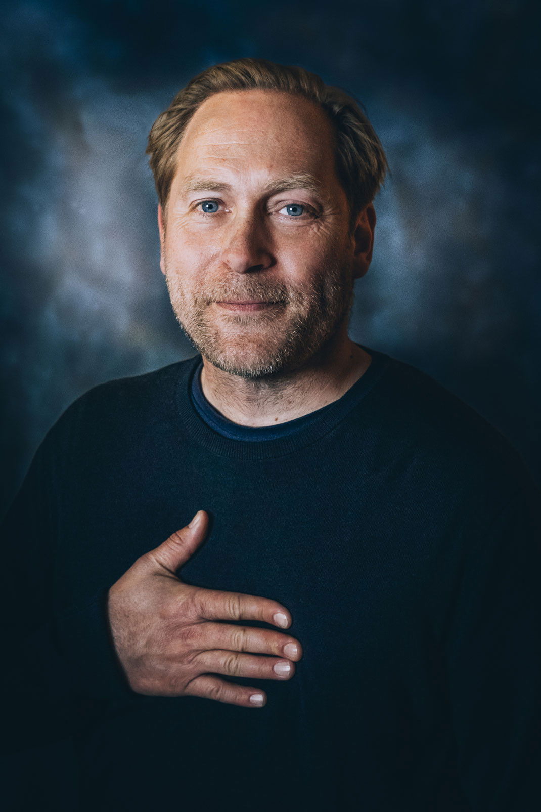 Thees Uhlmann backdrop