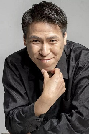 Hihio Iwanaga backdrop