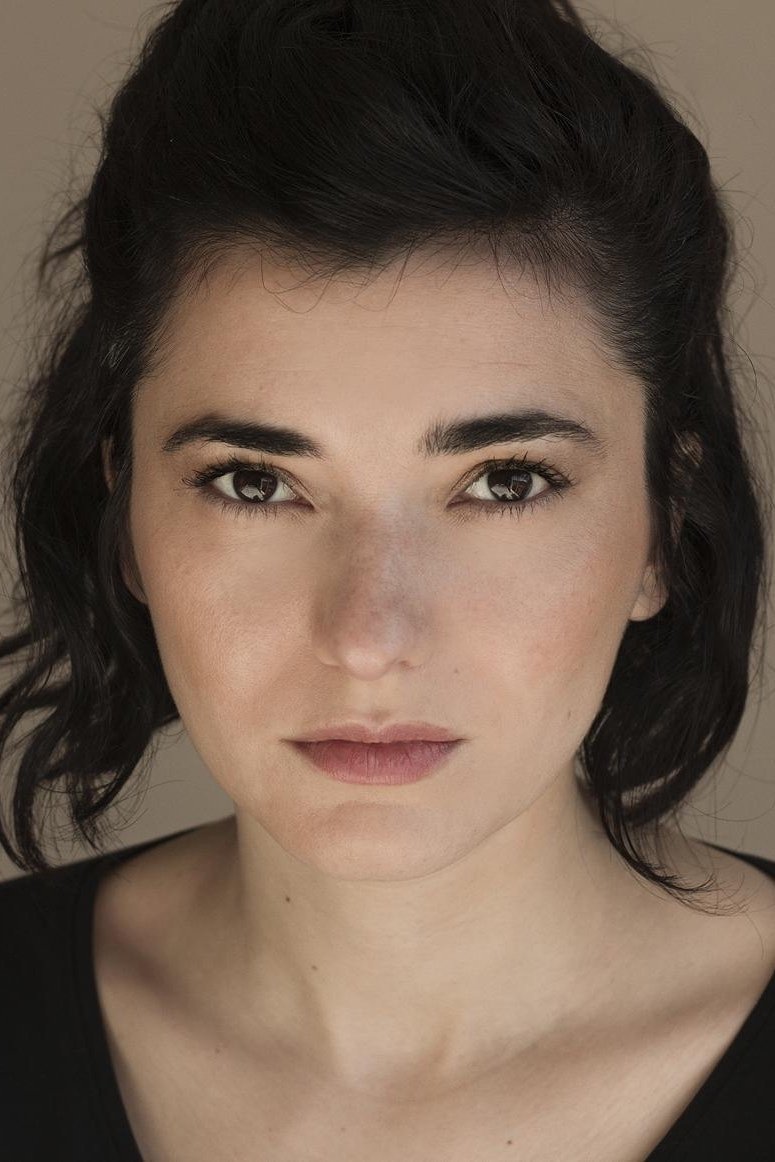 Ana Vilela da Costa backdrop