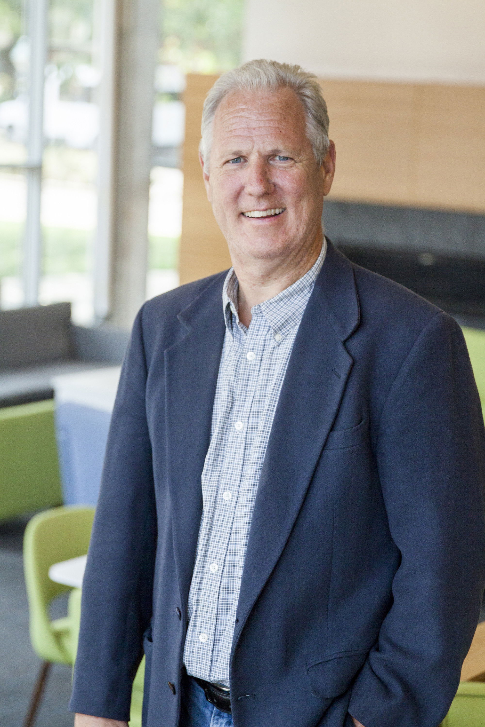 Benjamin Bahan backdrop